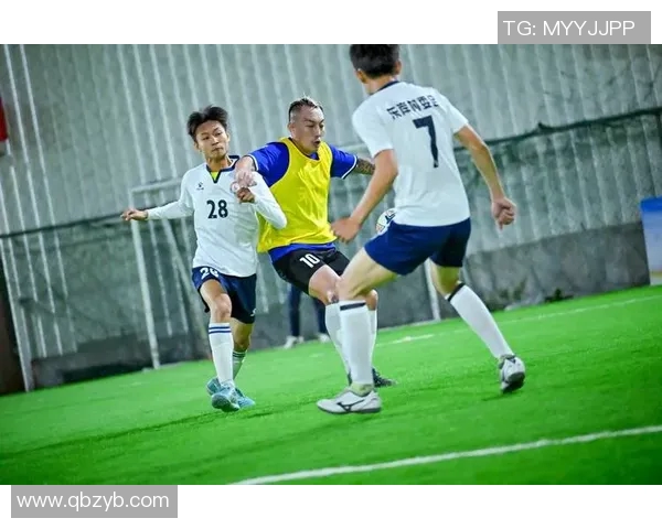 足球明星亲临藤球赛场感受激情与魅力的精彩瞬间