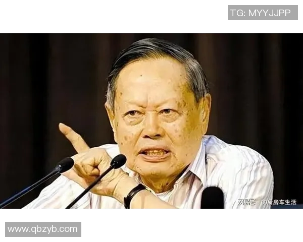 足球明星杨振宁的成长历程与辉煌成就全景回顾