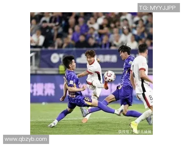 中国足球明星因涉嫌不当行为被调查引发广泛关注与讨论