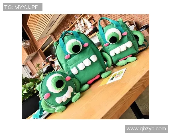 时尚潮流足球明星图案背包设计展示让你成为校园焦点